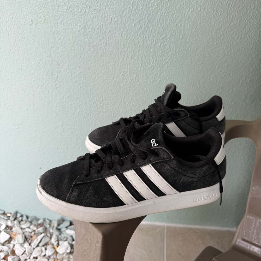 Adidas Men's Black and White Grand Court 2.0 Sneakers